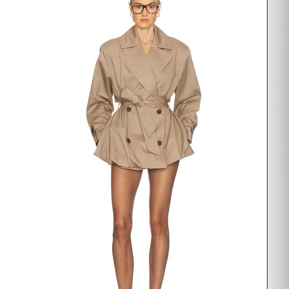 Helsa Short Bubble Hem Trench in Stone S - Picture 2 of 13